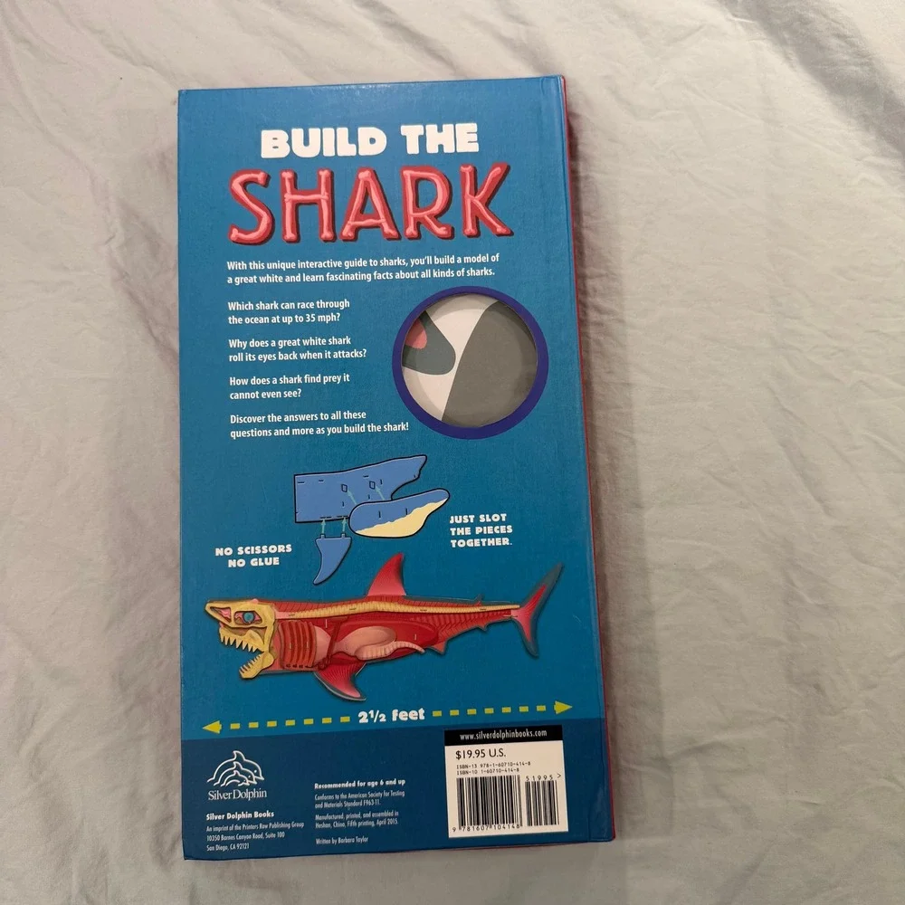 Silver Dolphin Build The Shark Book and 35 Piece Great White Model Kit 2.5 Feet